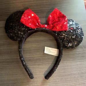 Disney Minnie ears with bow